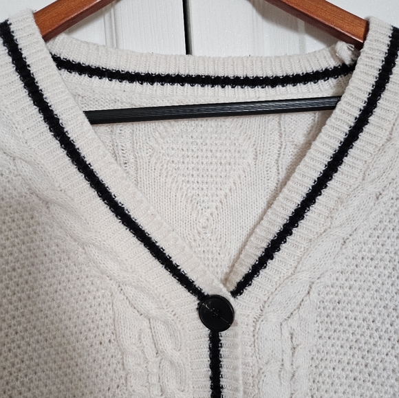 Taylor Swift Women's Inspired Cream Star Oversize Cable Knit Cardigan Size XL. - Picture 7 of 11